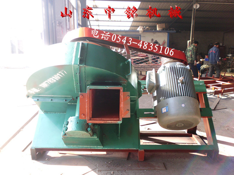 斜盘式木材大块机